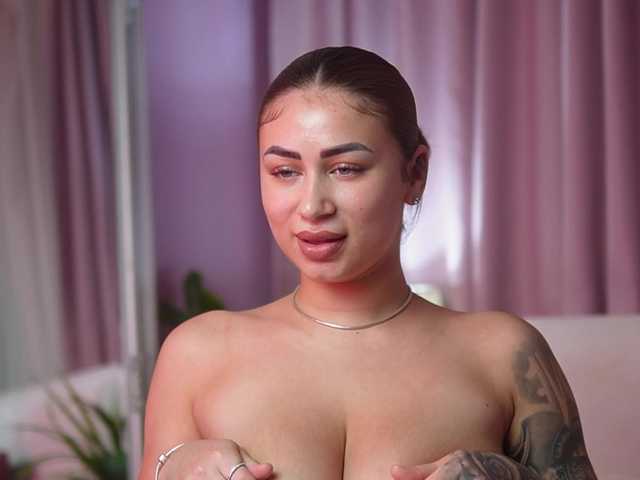 AmeliaBarbie live cam on BongaCams
