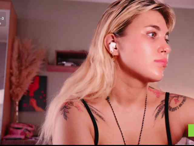 Mx_Hazelyss webcam
