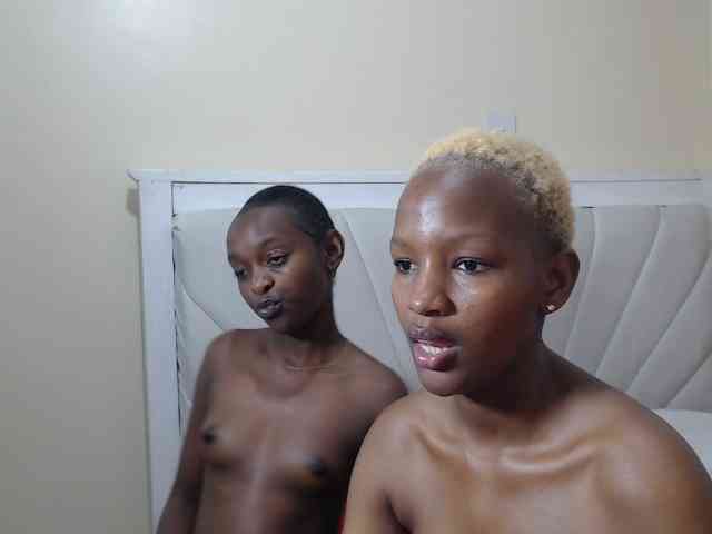 DoubleTroubleXX webcam