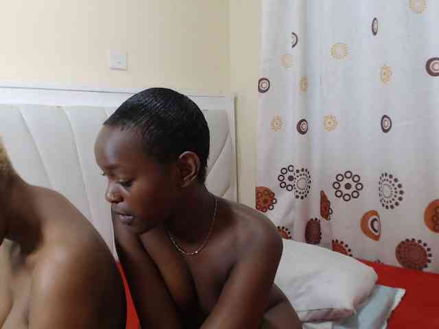 DoubleTroubleXX webcam