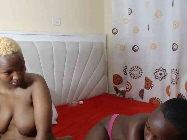 DoubleTroubleXX webcam