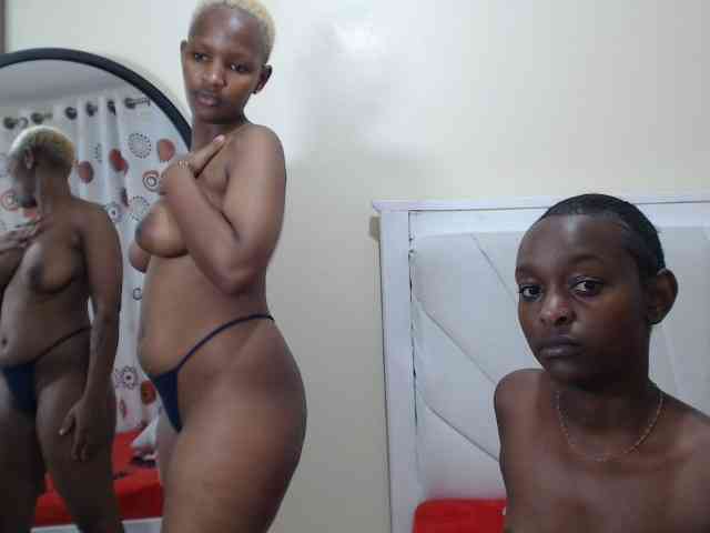 DoubleTroubleXX webcam