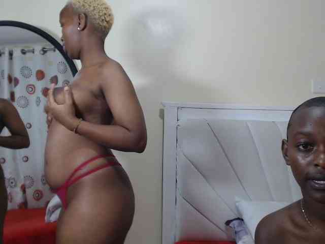 DoubleTroubleXX webcam