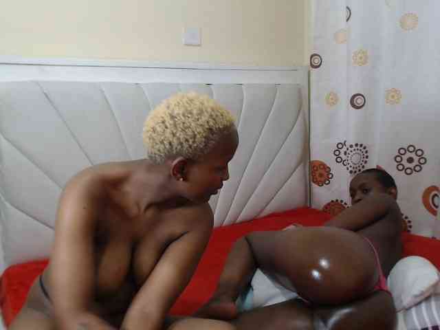 DoubleTroubleXX webcam