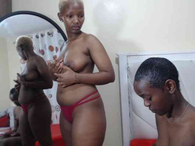 DoubleTroubleXX webcam