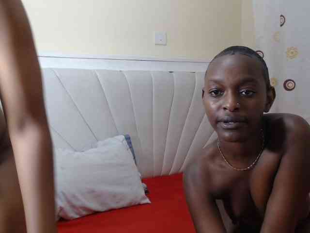 DoubleTroubleXX webcam