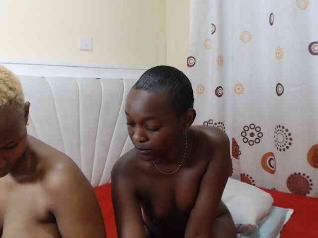 DoubleTroubleXX webcam