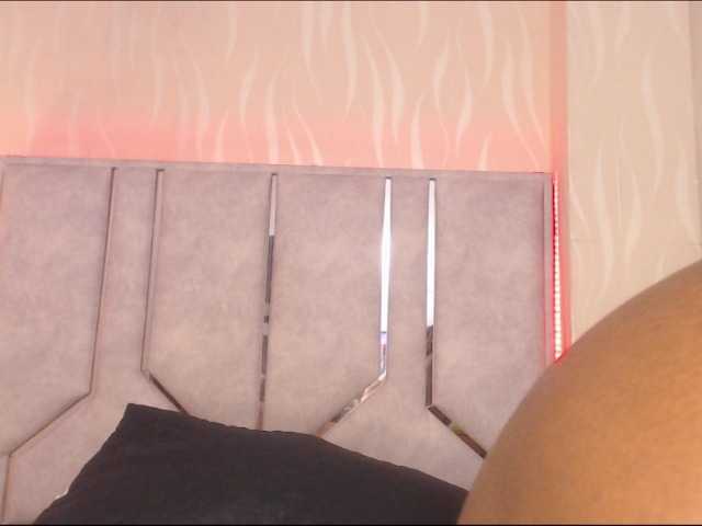 SaraThomas live cam on BongaCams