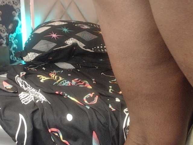 SaraThomas live cam on BongaCams
