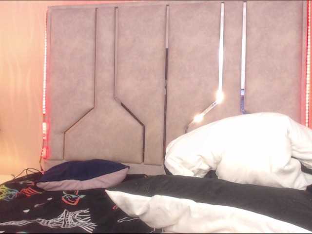 SaraThomas live cam on BongaCams