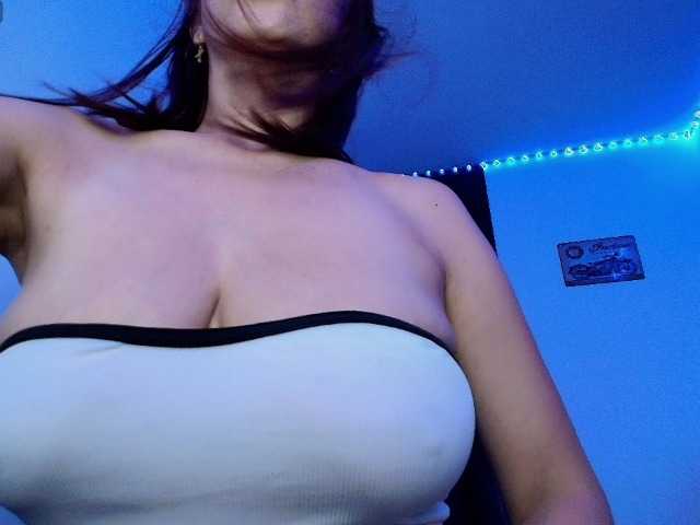 Angelblackhot live cam preview