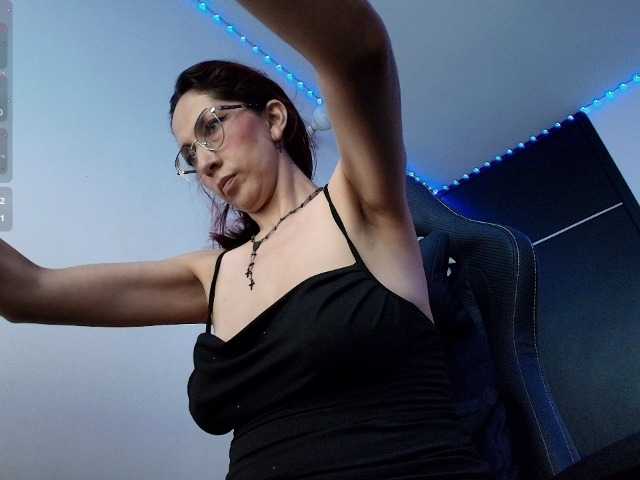 Angelblackhot live cam preview