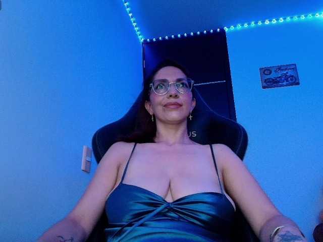 Angelblackhot live cam on BongaCams