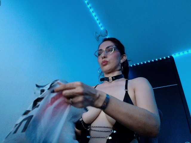 Angelblackhot live cam preview