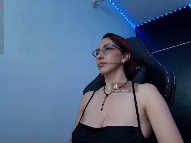 Angelblackhot live cam preview
