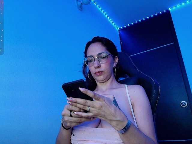 Angelblackhot live cam preview