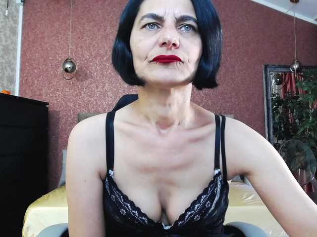 le modèle KalystaSwiss est en webcam porno dans un show sur le site bongacams, il possède les tags suivants: White/Caucasian,Brunette,Shaved