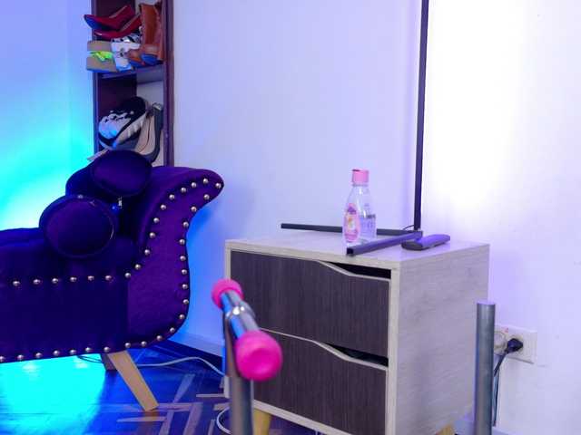 Vanessa-Mejiia live cam on BongaCams