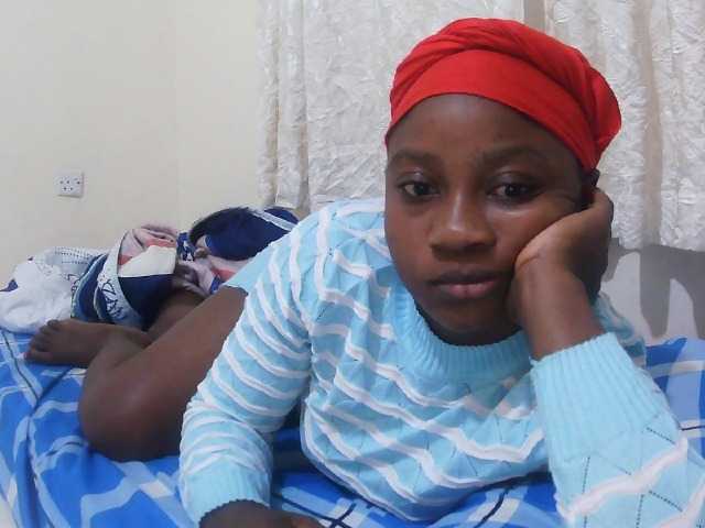 Liz-Belle Live Cam and Statistics on UnifiedCams