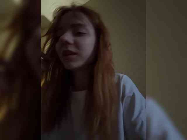Model ini sedang live sekarang. SherrySery