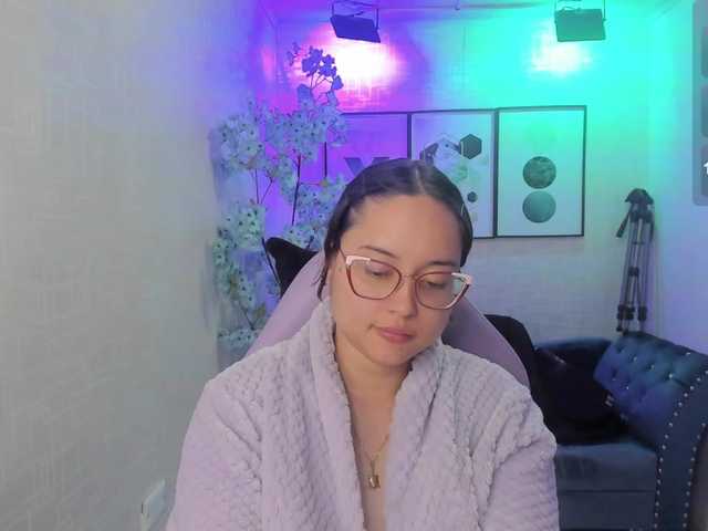le modèle Shady-bug est en webcam porno dans un show sur le site bongacams, il possède les tags suivants: Latino/Hispanic,Brunette,Trimmed
