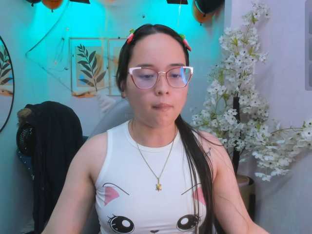 Shady-bug, live now on BongaCams