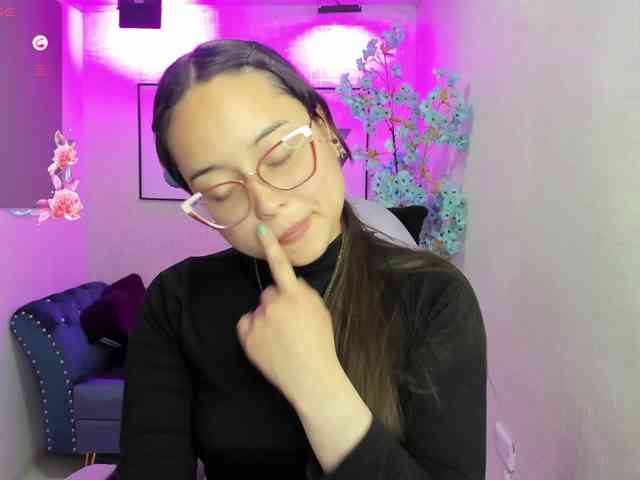 Shady-bug Live Webcam on BongaCams