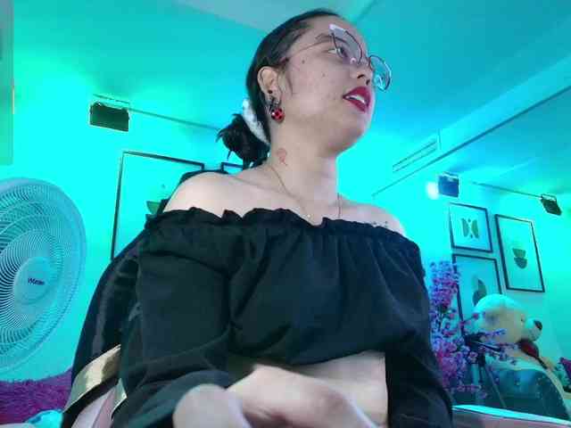 Shady-bug Live Webcam on BongaCams