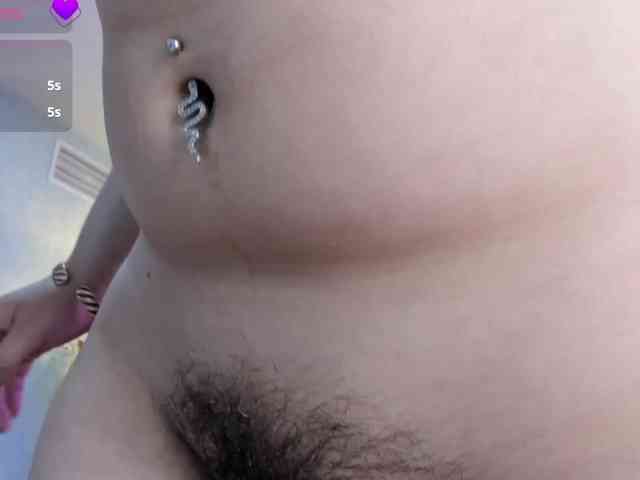 Shady-bug Live Webcam on BongaCams