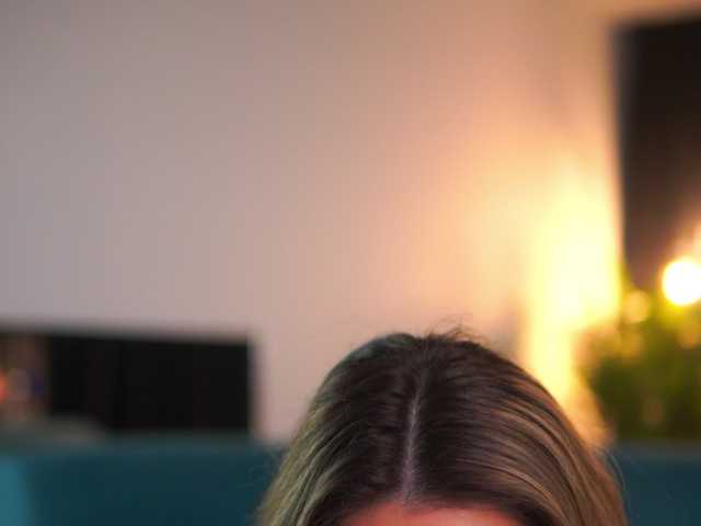 le modèle LisetteLuxe est en webcam porno dans un show sur le site bongacams, il possède les tags suivants: White/Caucasian,Blonde,Shaved
