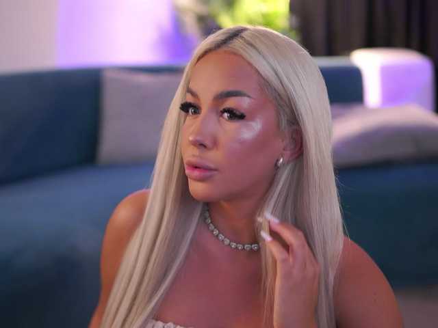 LisetteLuxe live cam on BongaCams