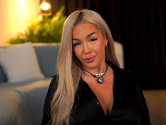 LisetteLuxe live cam on BongaCams