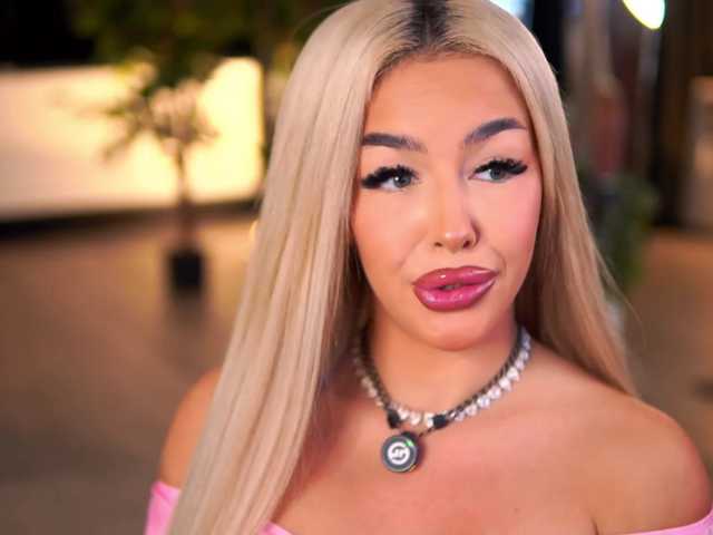 LisetteLuxe live cam on BongaCams
