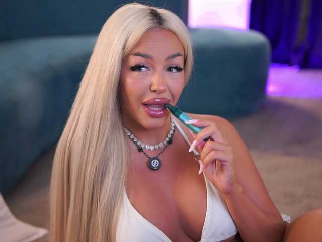 LisetteLuxe live cam on BongaCams