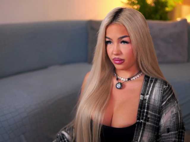 LisetteLuxe live cam on BongaCams