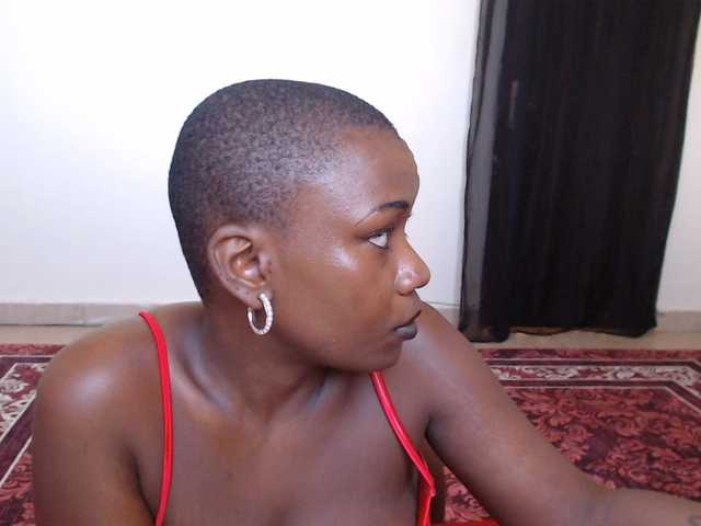 le modèle Red_ruby3 est en webcam porno dans un show sur le site bongacams, il possède les tags suivants: Ebony,Brunette,Shaved