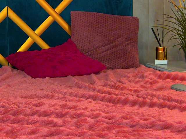 BrunetteBombix live cam