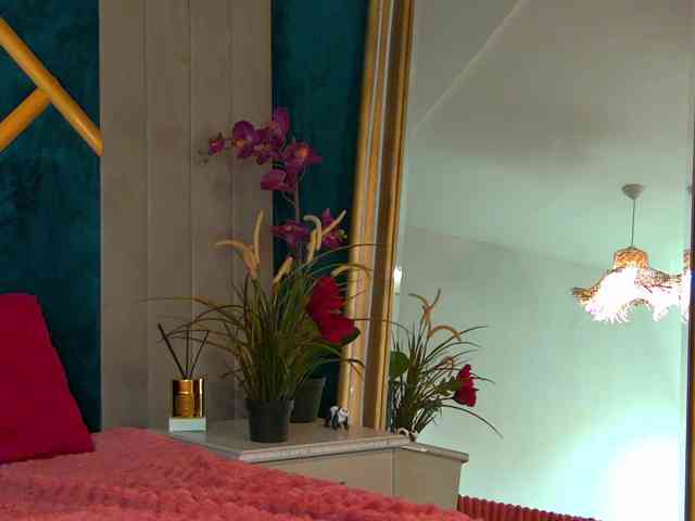 BrunetteBombix webcam