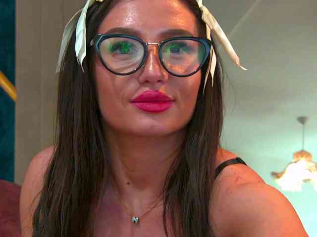 BrunetteBombix webcam