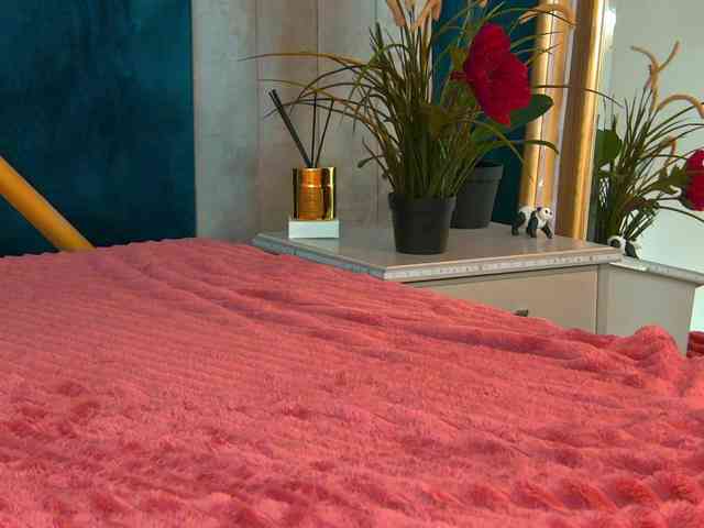 BrunetteBombix webcam