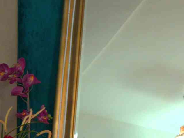 BrunetteBombix webcam