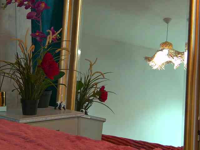 BrunetteBombix webcam