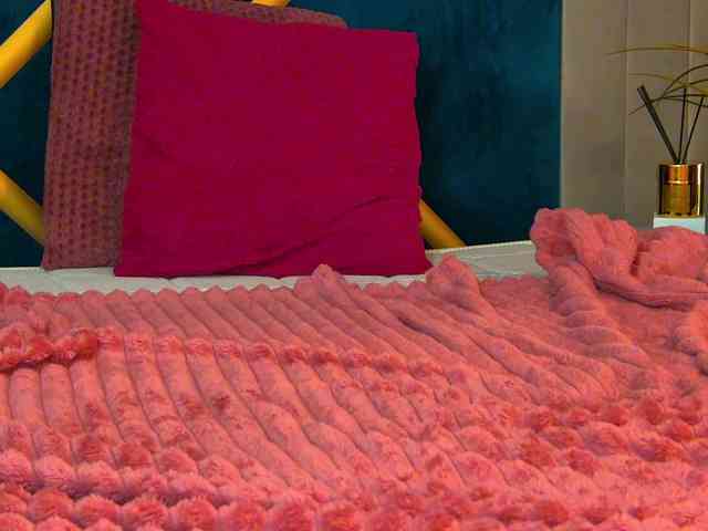 BrunetteBombix webcam