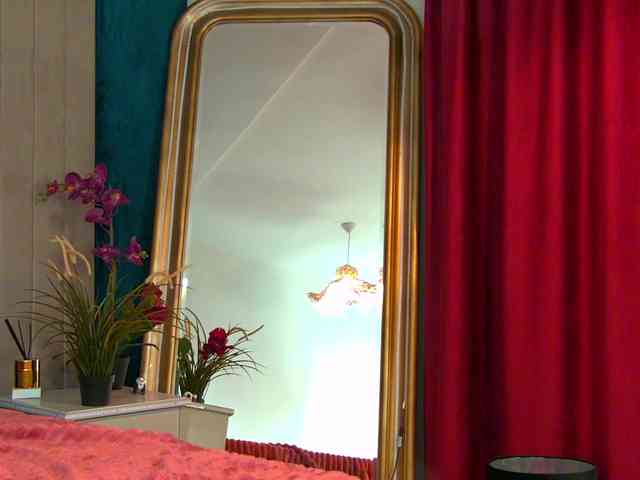 BrunetteBombix webcam