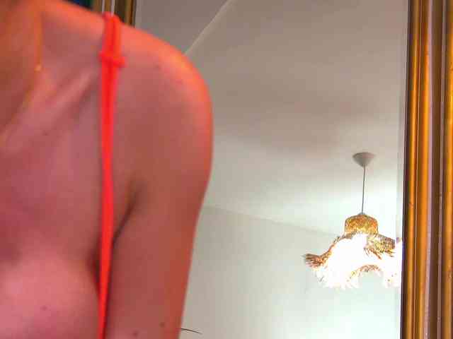 BrunetteBombix webcam