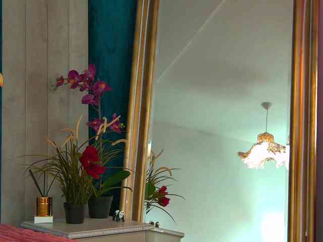 BrunetteBombix webcam