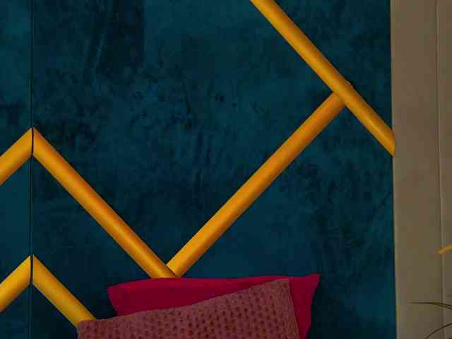 Modella: BrunetteBombix