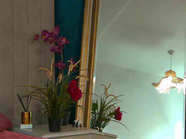 BrunetteBombix webcam