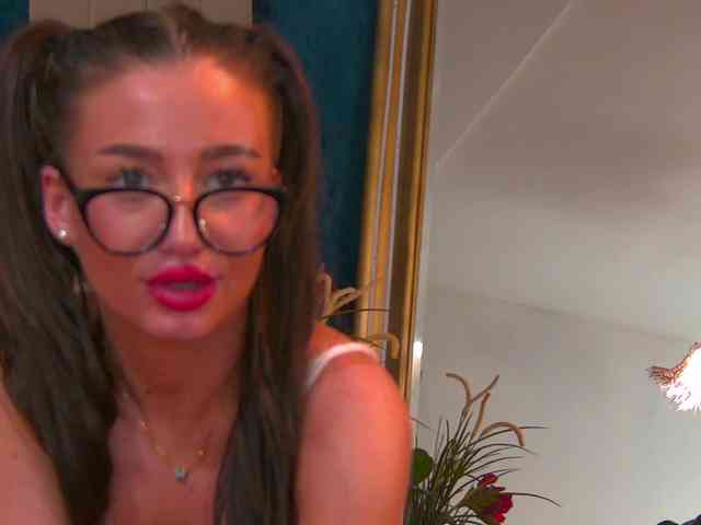 BrunetteBombix webcam