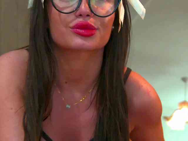 BrunetteBombix webcam